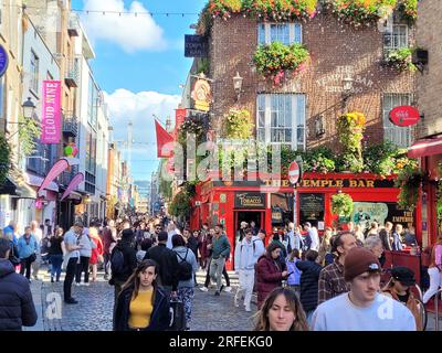 Das Äußere des berühmten Temple Bar Pubs im Temple Bar District in Dublin, Irland Stockfoto