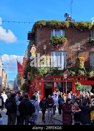 Das Äußere des berühmten Temple Bar Pubs im Temple Bar District in Dublin, Irland Stockfoto