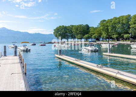 Seeufer am Place du Vieux-Port, Ouchy, Lausanne, Kanton Vaud, Schweiz Stockfoto