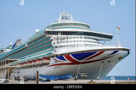 MV Ventura Kreuzfahrtschiff in Lissabon, Portugal. MV Ventura ist ein Kreuzfahrtschiff der Grand-Class, das von P&O Cruises betrieben wird. Stockfoto