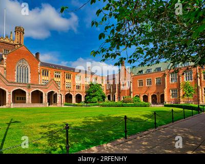 Queen's University Belfast, Nordirland. Das Quadrangle der historischen Universität, auf der Südseite des berühmten Lanyon Building. Die Stockfoto