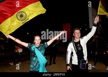 Fans aus Deutschland werden vor der FIFA Women's World Cup 2023 Group H South Korea Women vs Germany Women im Brisbane Stadium, Brisbane, Australien, am 3. August 2023 (Foto von Patrick Hoelscher/News Images) in Brisbane, Australien, am 8./3. August 2023 gesehen. (Foto: Patrick Hoelscher/News Images/Sipa USA) Guthaben: SIPA USA/Alamy Live News Stockfoto