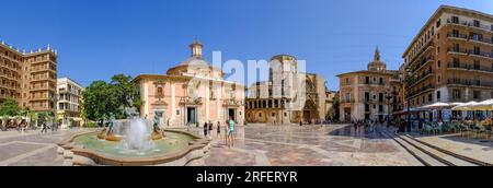 Spanien, Valencia, Altstadt, Plaza de la Virgen mit Turia-Brunnen, der Kathedrale St. Maria von Valencia und der Real Basilica De Nuestra Senora De Los Desamparados Stockfoto