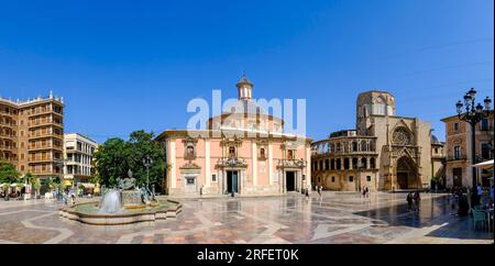 Spanien, Valencia, Altstadt, Plaza de la Virgen mit Turia-Brunnen, der Kathedrale St. Maria von Valencia und der Real Basilica De Nuestra Senora De Los Desamparados Stockfoto