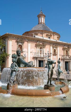 Spanien, Valencia, Altstadt, Plaza de la Virgen mit Turia-Brunnen, der Kathedrale St. Maria von Valencia und der Real Basilica De Nuestra Senora De Los Desamparados Stockfoto