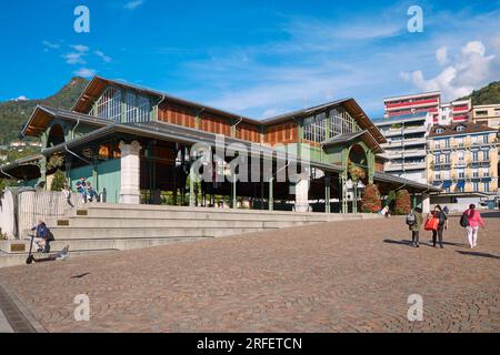 Schweiz, Kanton Vaud, Montreux, die Kais am Ufer des Genfer Sees, der überdachte Markt Stockfoto