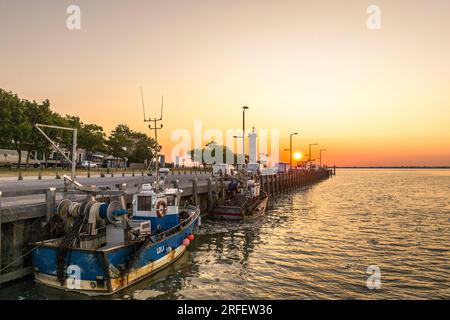 Frankreich, Somme, Baie de Somme, Le Hourdel, der kleine Fischereihafen bei Sonnenaufgang Stockfoto