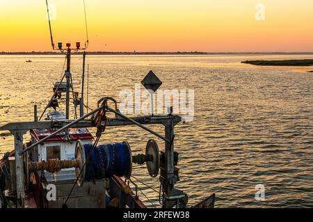 Frankreich, Somme, Baie de Somme, Le Hourdel, der kleine Fischereihafen bei Sonnenaufgang Stockfoto