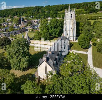 Frankreich, Haute Normandie, Eure, Le Bec Hellouin, als die schönsten Dörfer Frankreichs bezeichnet, Abtei Notre Dame du Bec, katholische benediktinerabtei, Tower Saint Nicolas (Luftaufnahme) Stockfoto