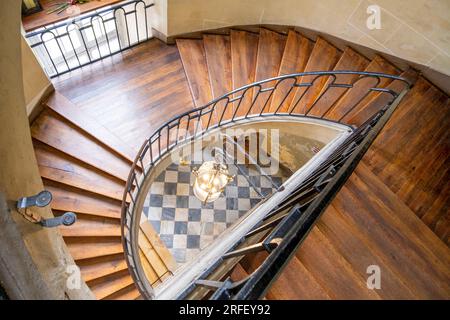 Frankreich, Loiret, Loire-Tal, das von der UNESCO zum Weltkulturerbe erklärt wurde, Meung sur Loire, das Schloss, das als historisches Denkmal gilt, die Treppe Stockfoto