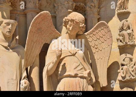 Frankreich, Marne, Reims, die Kathedrale Notre Dame, die von der UNESCO zum Weltkulturerbe erklärt wurde, das Engel Smile, das zwischen 1236 und 1245 geschnitzt wurde, befindet sich am nördlichen linken Eingang Stockfoto