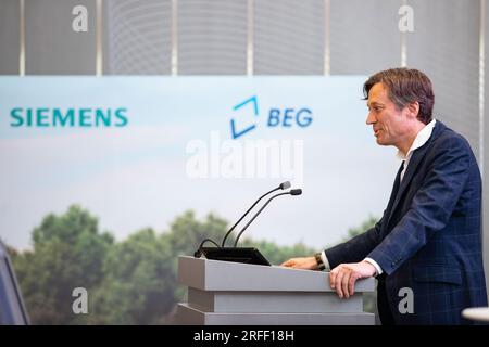 München, Deutschland, 2. August 2023, Michael Peter, CEO von Siemens Mobility auf der Pressekonferenz zur Präsentation der neuen Züge für die S-Bahn München durch Siemens Mobility am 2. August 2023 in München. (Foto: Alexander Pohl/Sipa USA) Guthaben: SIPA USA/Alamy Live News Stockfoto