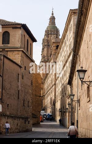 Spanien, Kastilien und Leon, Salamanca, Altstadt von Salamanca, UNESCO-Weltkulturerbe, alte Stadtstraße Stockfoto