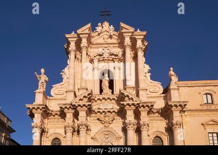 Italien, Sizilien, Syrakus, Insel Ortigia, UNESCO-Weltkulturerbe, Geburtskirche der heiligsten Jungfrau Maria (Cattedrale Metropolitana della Natività di Maria Santissima) Stockfoto