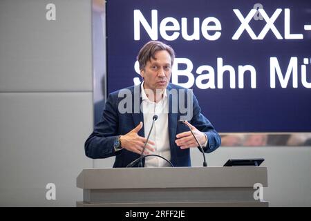 München, Deutschland, 2. August 2023, Michael Peter, CEO von Siemens Mobility auf der Pressekonferenz zur Präsentation der neuen Züge für die S-Bahn München durch Siemens Mobility am 2. August 2023 in München. (Foto: Alexander Pohl/Sipa USA) Guthaben: SIPA USA/Alamy Live News Stockfoto
