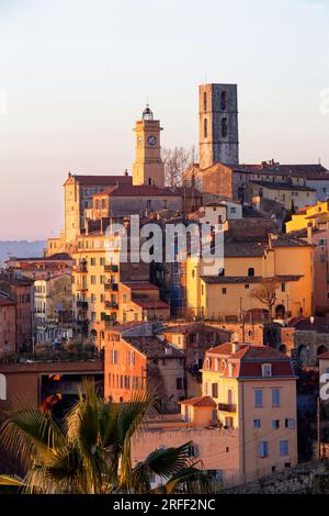 Frankreich, Alpes-Maritimes (06), Grasse, la cathédrale Notre-Dame du Puy et la Tour de l'Horloge/Frankreich, Alpes-Maritimes, Grasse, die Kathedrale Notre-Dame du Puy und der Uhrenturm Stockfoto