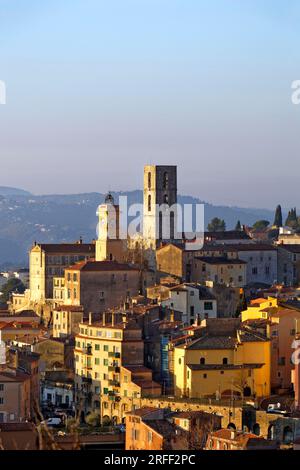 Frankreich, Alpes-Maritimes (06), Grasse, la cathédrale Notre-Dame du Puy et la Tour de l'Horloge/Frankreich, Alpes-Maritimes, Grasse, die Kathedrale Notre-Dame du Puy und der Uhrenturm Stockfoto