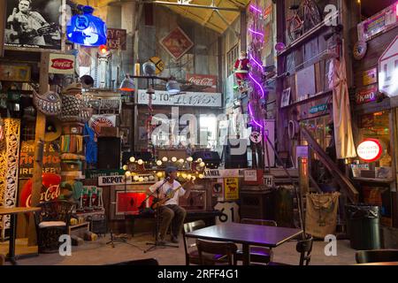 Gästezimmer in den USA, Mississippi, Clarksdale, Hopson in einer ehemaligen Baumwollplantage Stockfoto