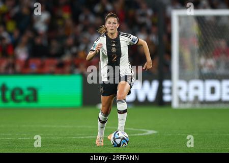 Chantal Hagel #2 aus Deutschland bricht mit dem Ball während der FIFA Women's World Cup 2023 Group H South Korea Women vs Germany Women at Adelaide Oval, Adelaide, Australien, 3. August 2023 (Foto von Patrick Hoelscher/News Images) Credit: News Images LTD/Alamy Live News Stockfoto