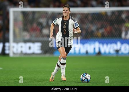 Chantal Hagel #2 aus Deutschland bricht mit dem Ball während der FIFA Women's World Cup 2023 Group H South Korea Women vs Germany Women at Adelaide Oval, Adelaide, Australien, 3. August 2023 (Foto von Patrick Hoelscher/News Images) Credit: News Images LTD/Alamy Live News Stockfoto