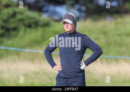 Irvine, Großbritannien. 03. Aug. 2023. An einem Tag 1 des Women's Scottish Open Golfturniers begann ein internationales Feld mit 145 Teilnehmern auf dem Dundonald Links Golf Course in der Nähe von Irvine, Ayrshire Scotland, Großbritannien. Der Wettkampf, über 4 Tage, ist für eine Geldbörse von $2.000.000 und der Schnitt nach der zweiten Runde ist für die Top 65 und Unentschieden. Anna Nordqvist auf der 5. Fairway. Kredit: Findlay/Alamy Live News Stockfoto