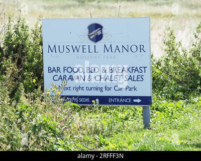 Leysdown, Kent, Großbritannien. 3. Aug. 2023. Muswell Manor (auch bekannt als Mussel Manor) in Leysdown war die Isle of Sheppey der weltweit erste Aeroklub und ist mit einem Orientierungspreis von 850k £ für das Clubhaus zu verkaufen, oder £1,8 Millionen €, wenn sie mit dem kleinen Urlaubspark um das Clubhaus herum gekauft wurde. JTC Moore Brabazon nahm den ersten britischen Motorflug auf und wurde von den Gebrüdern Wright, Short Brothers, CS Rolls und anderen bemerkenswerten Pionieren der frühen Luftfahrt besucht. Sheppey ist bekannt als Wiege der British Aviation. Kredit: James Bell/Alamy Live News Stockfoto