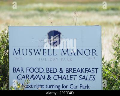 Leysdown, Kent, Großbritannien. 3. Aug. 2023. Muswell Manor (auch bekannt als Mussel Manor) in Leysdown war die Isle of Sheppey der weltweit erste Aeroklub und ist mit einem Orientierungspreis von 850k £ für das Clubhaus zu verkaufen, oder £1,8 Millionen €, wenn sie mit dem kleinen Urlaubspark um das Clubhaus herum gekauft wurde. JTC Moore Brabazon nahm den ersten britischen Motorflug auf und wurde von den Gebrüdern Wright, Short Brothers, CS Rolls und anderen bemerkenswerten Pionieren der frühen Luftfahrt besucht. Sheppey ist bekannt als Wiege der British Aviation. Kredit: James Bell/Alamy Live News Stockfoto