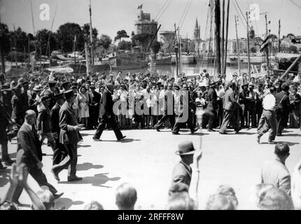 Voyage du General Charles de Gaulle (1890-1970) A La Rochelle - Photographie 25 juillet 1945 Stockfoto