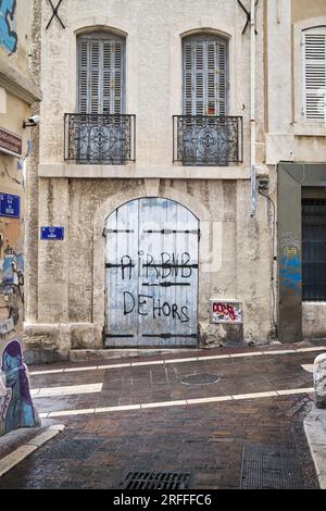 Airbnb Dehors Anti Airbnb Protest Graffiti in Le Panier Bezirk Marseille Frankreich Stockfoto