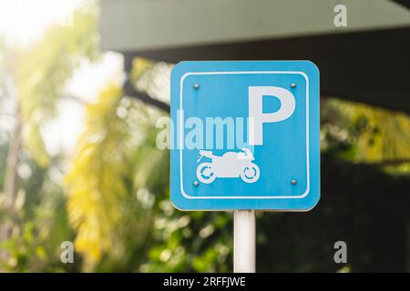 Parkschild für Motorräder, Mopeds und Roller. Stockfoto