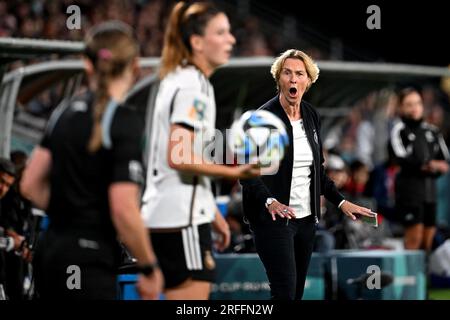 Brisibane, Australien. 3. Aug. 2023. Martina Voss-Tecklenburg, Cheftrainer Deutschlands, reagiert auf das Spiel der Gruppe H zwischen Südkorea und Deutschland bei der FIFA Frauen-Weltmeisterschaft 2023 in Brisibane, Australien, 3. August 2023. Kredit: Xiong Qi/Xinhua/Alamy Live News Stockfoto