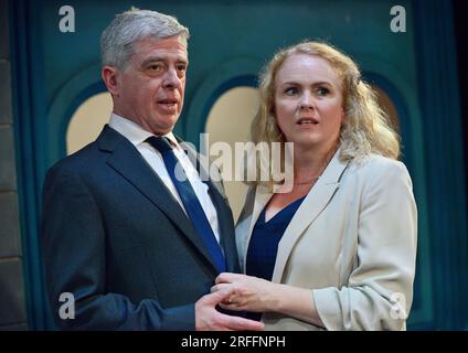 Andrew Bennett & Janet Moran, Aufführung von Eugene O'Brien's Heaven, Traverse Theatre, 1. August 2023. Stockfoto