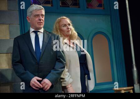 Andrew Bennett & Janet Moran, Aufführung von Eugene O'Brien's Heaven, Traverse Theatre, 1. August 2023. Stockfoto