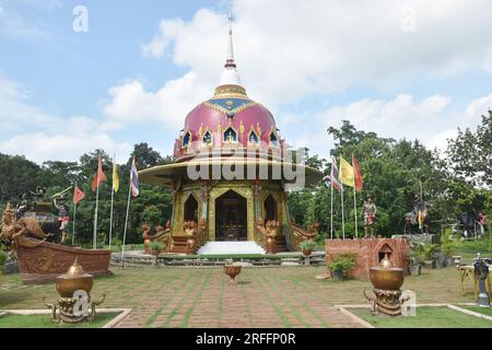 Nakornnayok Thailand 1. August 2023 : Schrein von König Taksin, dem großen Denkmal von König, der die Unabhängigkeit Thailands von Birma wiederherstellt und neue capi baut Stockfoto