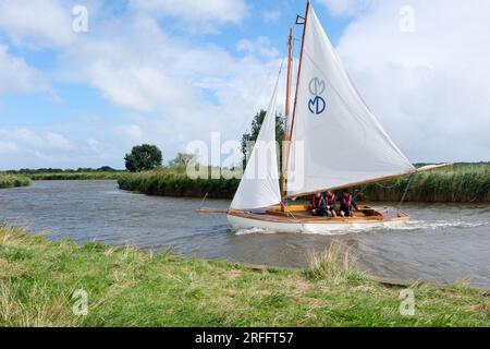 River Thurne, Norfolk, Großbritannien. 3. Aug 2023. Wetter in Großbritannien: Ein sonniger, warmer Tag in Norfolk. Kredit: Matthew Chattle/Alamy Live News Stockfoto