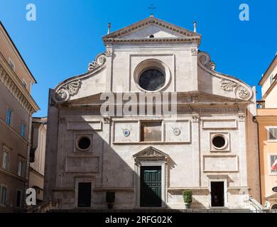 Rom, Latium, Italien, die Fassade der Basilika St. Augustine in Campo Marzio (Italienisch: Basilika di Sant'Agostino in Campo Marzio). Stockfoto