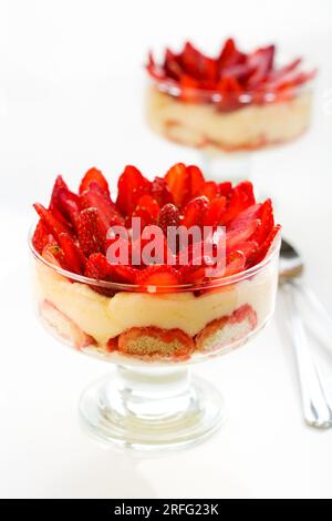 Erdbeere Tiramisu Dessert in einem Glas Stockfoto