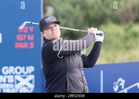 Irvine, Großbritannien. 03. Aug. 2023. An einem Tag 1 des Women's Scottish Open Golfturniers begann ein internationales Feld mit 145 Teilnehmern auf dem Dundonald Links Golf Course in der Nähe von Irvine, Ayrshire Scotland, Großbritannien. Der Wettkampf, über 4 Tage, ist für eine Geldbörse von $2.000.000 und der Schnitt nach der zweiten Runde ist für die Top 65 und Unentschieden. Lydia Hall aus Wales, Abschlag an der 4. Kredit: Findlay/Alamy Live News Stockfoto