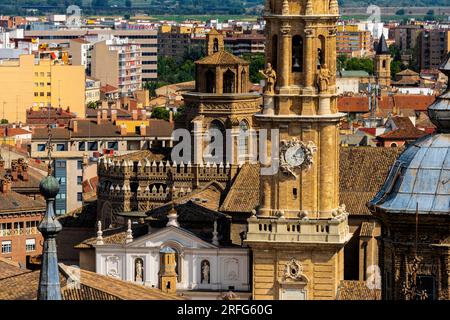 Blick auf die Basilika Kathedrale der Muttergottes der Säule und die Kathedrale der Erlöserkatedral del Salvador; La Seo de Zaragoza, Saragoza, Aragon, Spai Stockfoto