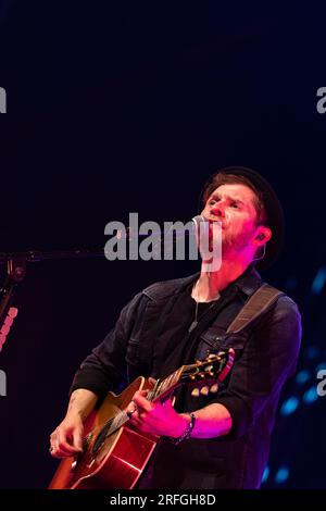 Johannes Oerding auf seiner Plan-A Tour um 06.04.2023 Uhr in der Rudolf Weber Arena in Oberhausen Stockfoto