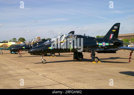 Royal Air Force British Aerospace Hawk T1 Jet Trainer Flugzeug in Duxford ausgestellt. RAF 208 Geschwader BAE Hawk T.1, Teil der Flugschule 4 Stockfoto