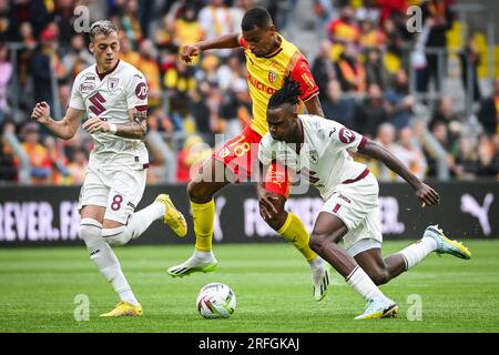 Linse, Frankreich, Frankreich. 2. Aug. 2023. Ivan ILIC von Turin, Andy DIOUF von Lens und Stephane SINGO von Turin während des Vorsaison Freundschaftsspiels zwischen RC Lens und dem Torino Football Club (Turin FC) im Bollaert-Delelis Stadium am 02. August 2023 in Lens, Frankreich. (Kreditbild: © Matthieu Mirville/ZUMA Press Wire) NUR REDAKTIONELLE VERWENDUNG! Nicht für den kommerziellen GEBRAUCH! Stockfoto