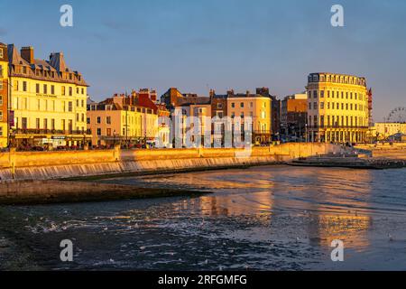 Uferpromenade von Margate im Abendlicht, Kent, England, Großbritannien, Europa | Margate Sea Front im Abendlicht, Margate, Kent, England, Uni Stockfoto