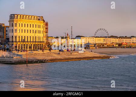 Uferpromenade und Strand von Margate im Abendlicht, Kent, England, Großbritannien, Europa | Margate Seefront und Strand im Abendlicht, Margat Stockfoto