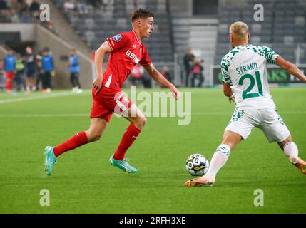 Stockholm, Schweden. 03. Aug. 2023. Daan Rots von Twente und Simon Strand von Hammarby kämpfen in der zweiten Qualifikationsrunde um den Ball. 2.-teiliges Fußballspiel bei der UEFA Conference Leaguebetween Hammarby IF (SWE) und FC Twente (NED) am Donnerstag, den 3. August 2023, im Tele2 Arena.in Stockholm, Schweden. Foto: MICKAN Palmqvist/TT/code11576 ***SCHWEDEN AUS*** Kredit: TT News Agency/Alamy Live News Stockfoto