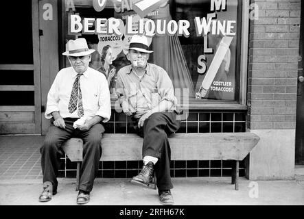 Zwei Stahlarbeiter am freien Tag, Midland, Pennsylvania, USA, Arthur Rothstein, USA Farm Security Administration, Juli 1938 Stockfoto