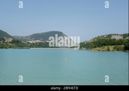 Castel San Vincenzo See, Molise (Italien). Juli 2023 Stockfoto