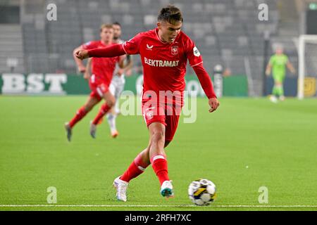 Stockholm, Schweden. 03. Aug. 2023. STOCKHOLM, SCHWEDEN - AUGUST 3: Manfred Ugalde vom FC Twente während der zweiten Qualifikationsrunde der UEFA Conference League – Spiel der zweiten Teilstrecke zwischen Hammarby und FC Twente in der Stockholm Arena am 3. August 2023 in Stockholm, Schweden (Foto: Pelle T Nilsson/BSR-Agentur) Kredit: BSR Agency/Alamy Live News Stockfoto