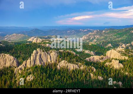 Black Hills South Dakota, Cathedral Spires, Sunrise, Alpenglow. Blick vom Black Elk Peak, Harney Peak. naitonal Forest, custer State Park. Stockfoto