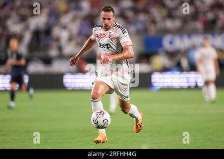 Orlando, Florida, USA. 2. Aug. 2023. Juventus Defender FEDERICO GATTI (4) greift den Ball während der ersten Hälfte der Florida Cup Series Fußball Champions Tour Juventus vs Real Madrid Fußballspiel am 2. August 2023 im Camping World Stadium in Orlando, FL, an. (Kreditbild: © Cory Knowlton/ZUMA Press Wire) NUR REDAKTIONELLE VERWENDUNG! Nicht für den kommerziellen GEBRAUCH! Stockfoto